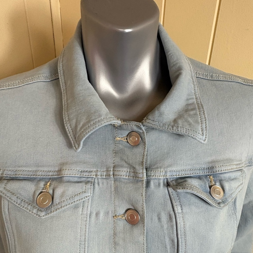 Time and Tru Jean Denim Jacket Women's XL (16-18) Light Blue wash Trucker Jean - Picture 5 of 16